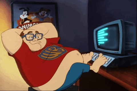 Trecho de uma animação em que um homem está sentado à frente de um computador, com um sorriso e os braços apoiando a cabeça, enquanto digita com os pés.