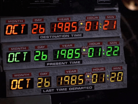 Relógio que mostra as datas do presente e de destino no filme 'De volta para o futuro'.